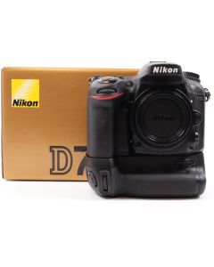 USED Nikon D7100 Digital SLR Camera Body Only With Grip